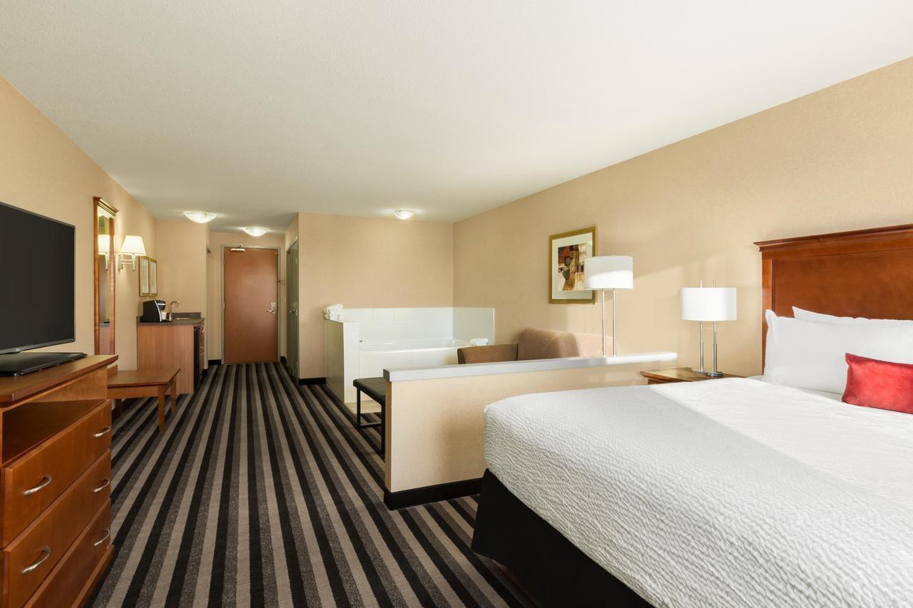 Days Inn & Suites By Wyndham Edmonton Airport Leduc Exterior foto