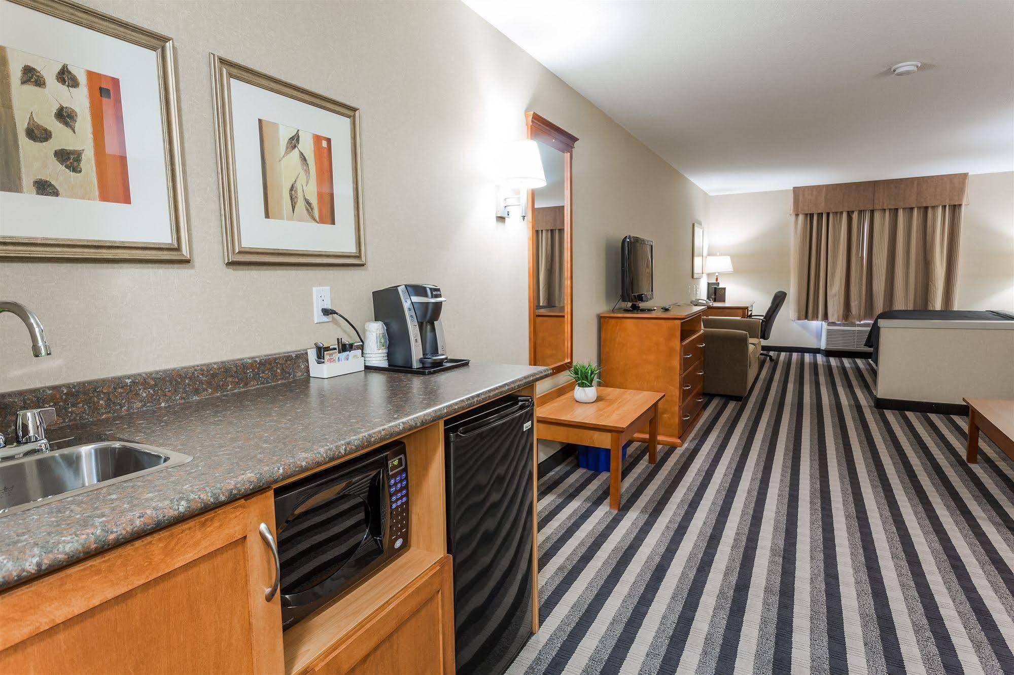 Days Inn & Suites By Wyndham Edmonton Airport Leduc Exterior foto